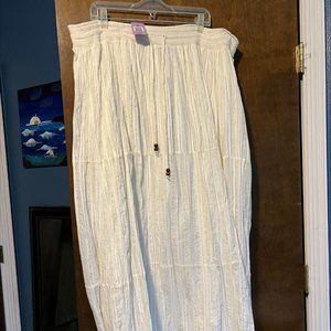 NWT Torrid White/Beige Maxi Skirt Size 4